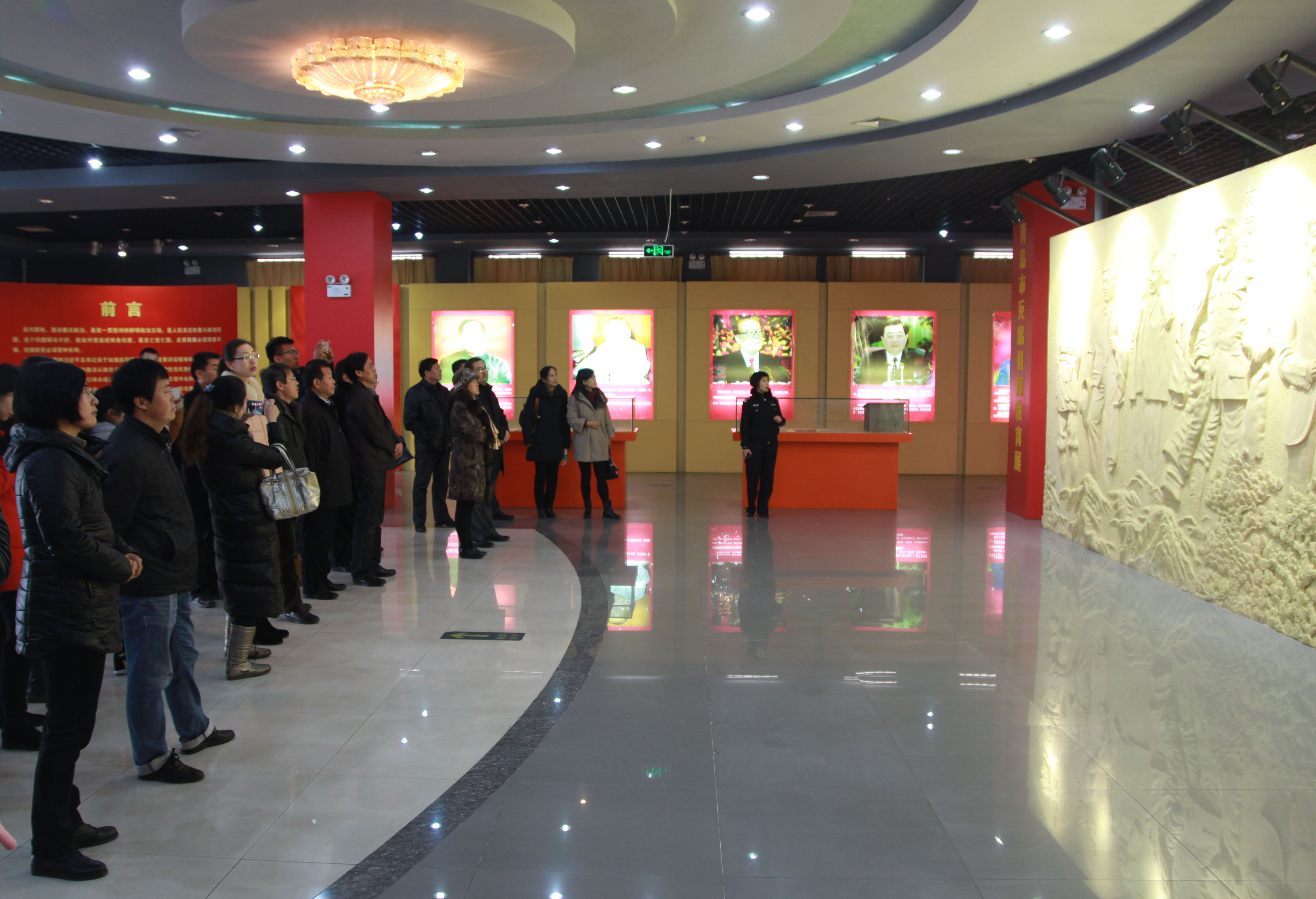 best365体育官方网站师生参观青岛市反腐倡廉教育基地.jpg